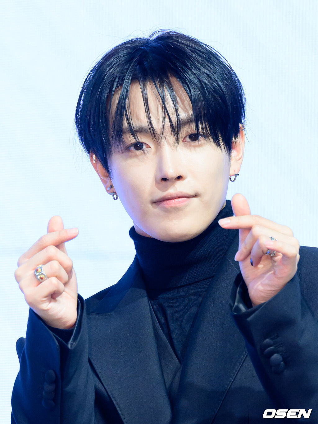5일 오후 페어몬트 앰배서더 서울에서 에이티즈 미니 13집 'GOLDEN HOUR : Part.4' 발매 기념 기자간담회가 열렸다.에이티즈의 미니 13집 '골든 아워 : 파트 4'는 6일 오후 2시 각종 온라인 음원 사이트를 통해 발매된다.그룹 에이티즈 홍중이 포토타임을 가지고 있다. 2026.02.05 / sunday@osen.co.kr