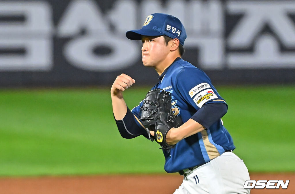25일 부산 사직야구장에서 2026 신한 SOL KBO 리그 롯데 자이언츠와 NC 다이노스의 경기가 열렸다. 홈팀 롯데는 이민석이, 방문팀 NC는 토다가 선발 출전했다.NC 다이노스 선발 투수 토다가 5회말 2사 롯데 자이언츠 박건우를 삼진으로 잡고 주먹을 불끈 쥐고 있다. 2026.06.25 / foto0307@osen.co.kr