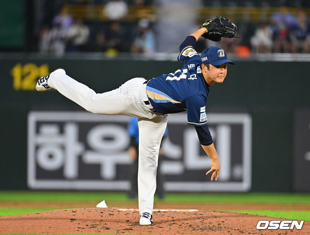 14일 부산 사직야구장에서 2026 신한 SOL KBO 리그 롯데 자이언츠와 NC 다이노스의 경기가 열렸다. 홈팀 롯데는 김진욱이, 방문팀 NC는 토다가 선발 출전했다.NC 다이노스 선발 투수 토다가 역투하고 있다. 2026.08.14 / foto0307@osen.co.kr