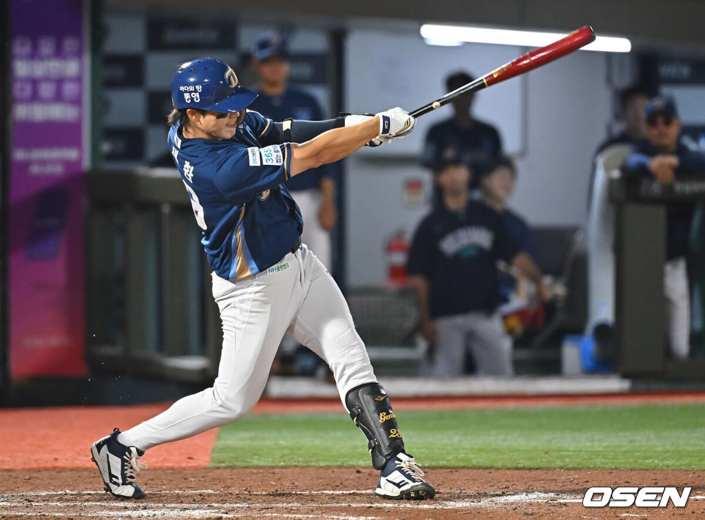 14일 부산 사직야구장에서 2026 신한 SOL KBO 리그 롯데 자이언츠와 NC 다이노스의 경기가 열렸다. 홈팀 롯데는 김진욱이, 방문팀 NC는 토다가 선발 출전했다.NC 다이노스 천재환이 4회말 2사 1루 좌월 2점 홈런을 치고 있다. 2026.08.14 / foto0307@osen.co.kr