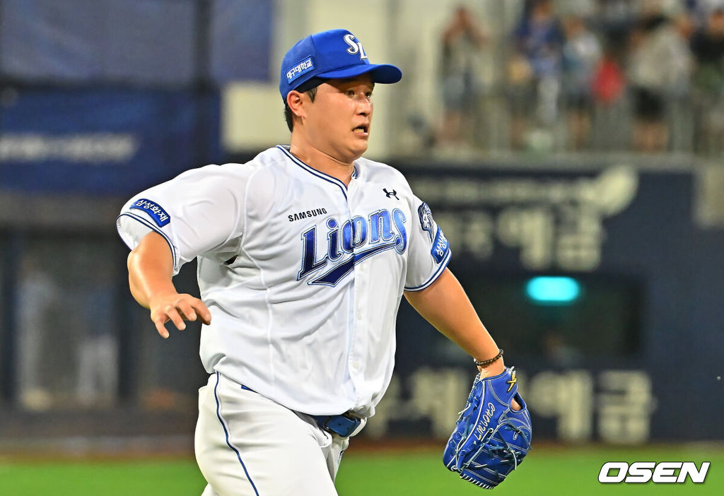 28일 대구삼성라이온즈파크에서 2026 신한 SOL KBO 리그 삼성 라이온즈와 KIA 타이거즈의 경기가 열렸다. 홈팀 삼성은 최원태가, 방문팀 KIA는 올러가 선발 출전했다. 삼성 라이온즈 선발 투수 최원태가 5회초 1사 KIA 타이거즈 김규성의 1루수 내야 안타때 베이스 커버를 들어가고 있다. 2026.07.28 / foto0307@osen.co.kr