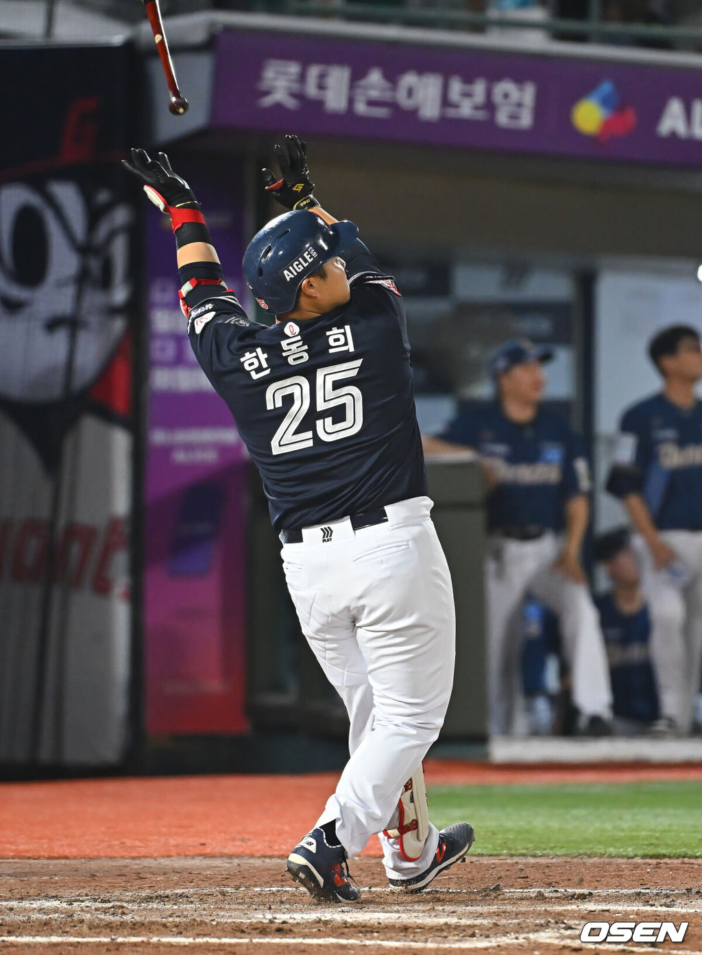 14일 부산 사직야구장에서 2026 신한 SOL KBO 리그 롯데 자이언츠와 NC 다이노스의 경기가 열렸다. 홈팀 롯데는 김진욱이, 방문팀 NC는 토다가 선발 출전했다.롯데 자이언츠 한동희가 8회말 2사 좌월 동점 솔로 홈런을 치고 있다. 2026.08.14 / foto0307@osen.co.kr