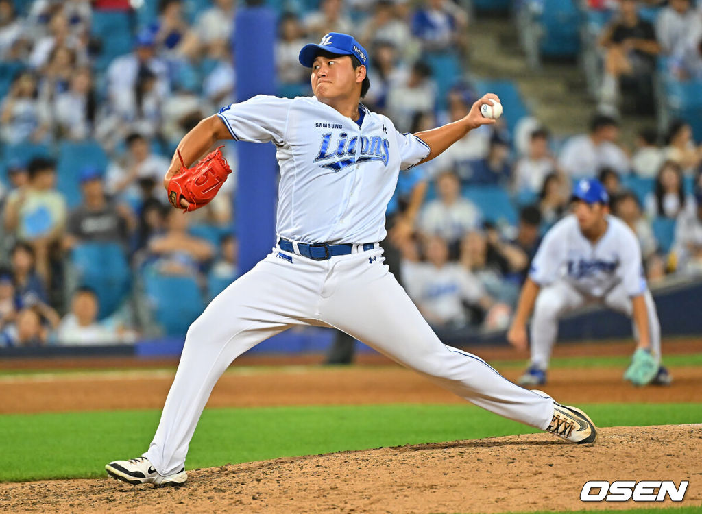 30일 대구삼성라이온즈파크에서 2026 신한 SOL KBO 리그 삼성 라이온즈와 KIA 타이거즈의 경기가 열렸다. 홈팀 삼성은 페덱이, 방문팀 KIA는 네일이 선발 출전했다. 삼성 라이온즈 이승현이 역투하고 있다. 2026.07.30 / foto0307@osen.co.kr
