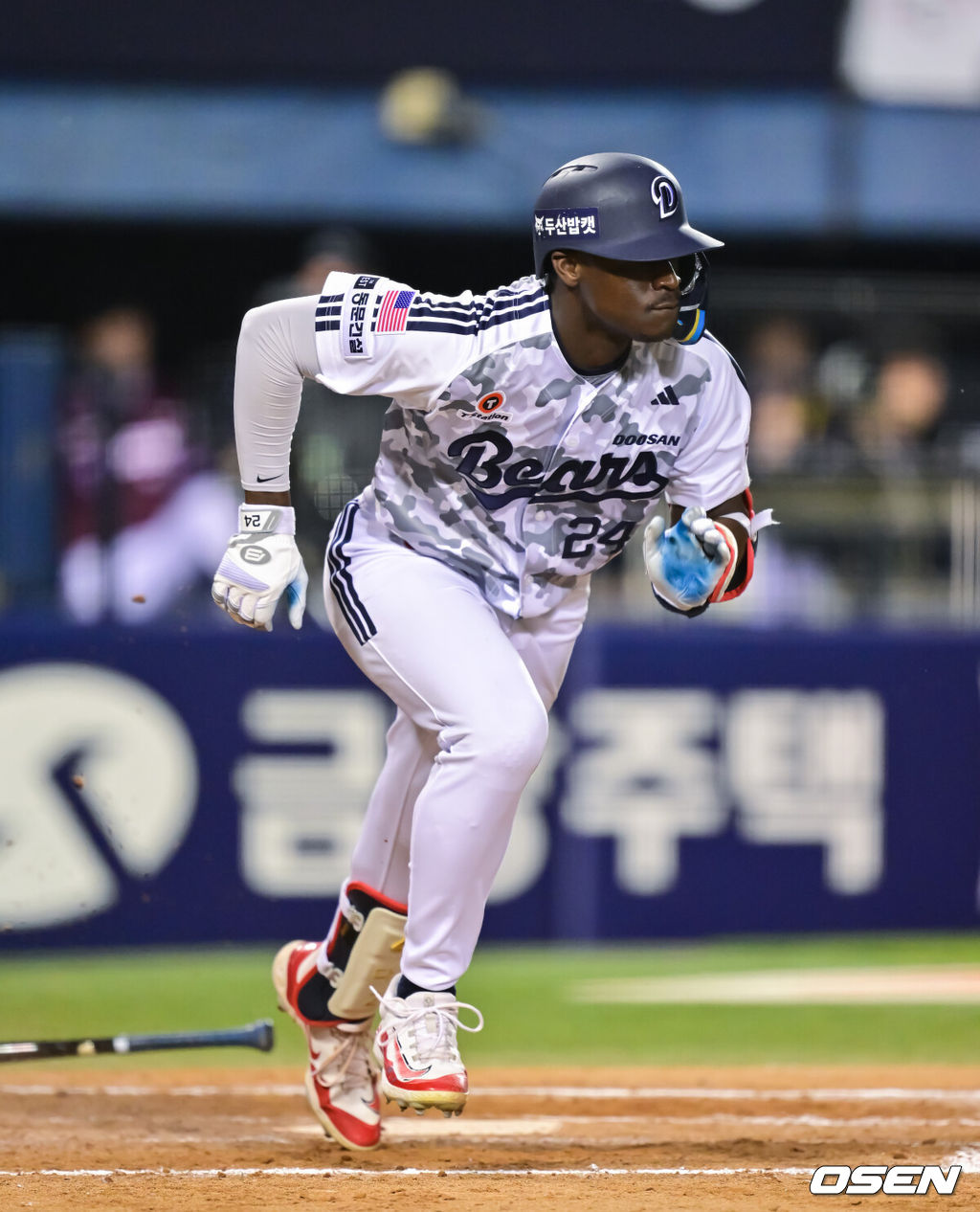 5일 서울 잠실야구장에서 ‘2026 신한 SOL Bank KBO리그’ 두산 베어스와 키움 히어로즈의 경기가 열렸다.이날 홈팀 두산은 최승용을, 방문팀 키움은 하영민을 선발로 내세웠다.7회말 1사 만루 두산 카메론이 재역전 2타점 적시타를 날리고 있다. 2026.06.05 / soul1014@osen.co.kr
