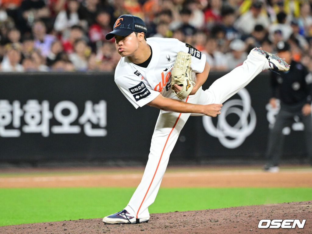 9일 오후 대전한화생명볼파크에서 2026 신한 SOL KBO리그 한화 이글스와 KIA 타이거즈의 경기가 열렸다.이날 한화는 왕옌청을 KIA는 황동하를 선발로 내세웠다.8회초 한화 정우주가 역투하고 있다. 2026.06.09 /cej@osen.co.kr