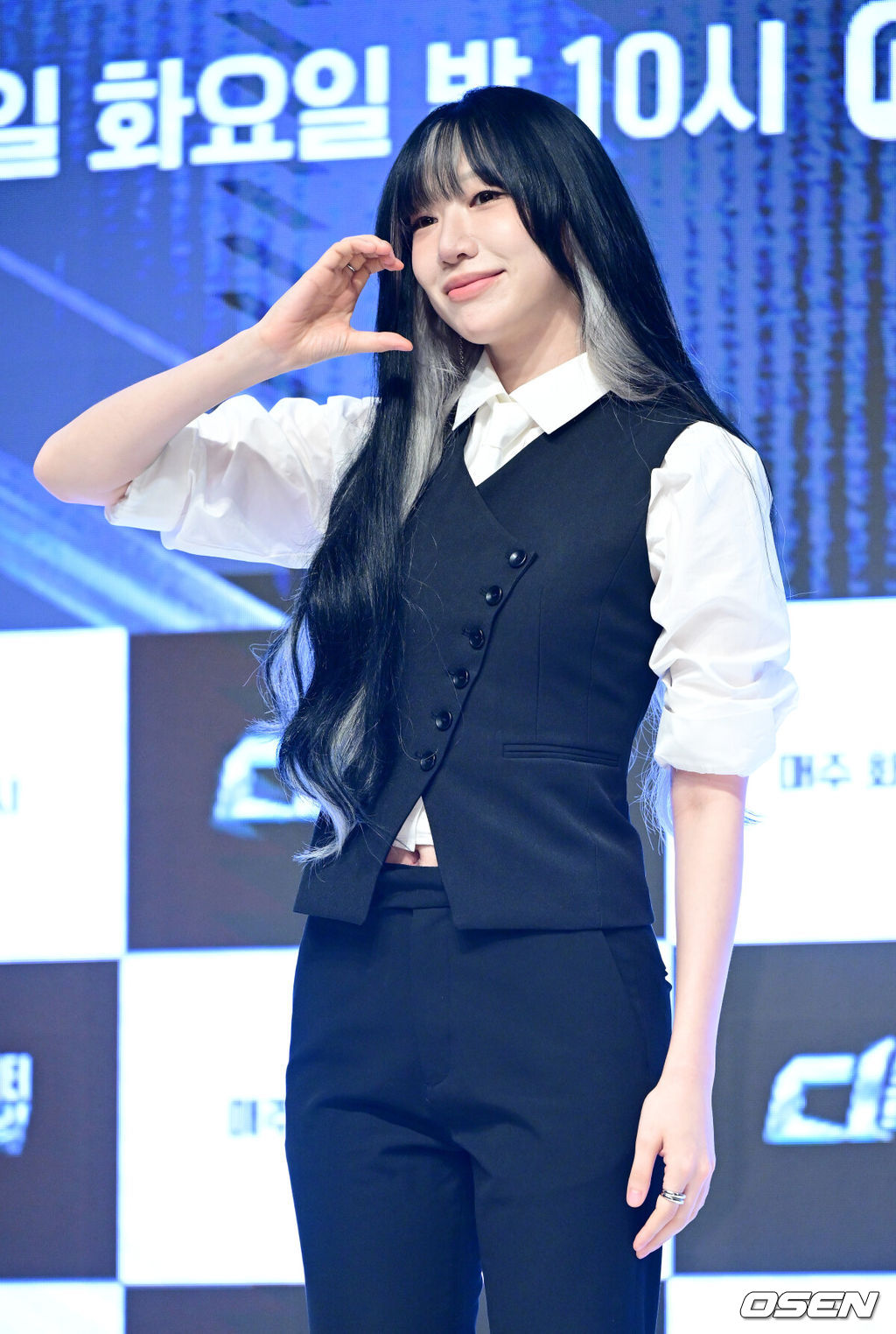 18일 오전 서울 논현동 엘리에나 호텔에서  Mnet ‘스트릿 월드 파이터 : 디렉터스 워’(이하 ‘스디파’) 제작발표회가 열렸다.‘스디파’는 최고 퍼포먼스 디렉터 10인이 오롯이 자신의 이름을 '디렉터 크레딧'에 올리기 위해 펼치는 치열한 작품 전쟁이다. 스트릿 시리즈 최초의 개인전이자 혼성(All-Gender) 대결로 일찍이 기대를 모았다.안무가 바다가 포토타임을 하고 있다. 2026.08.18 / dreamer@osen.co.kr