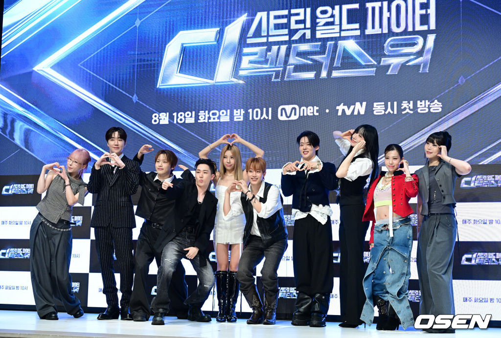 18일 오전 서울 논현동 엘리에나 호텔에서  Mnet ‘스트릿 월드 파이터 : 디렉터스 워’(이하 ‘스디파’) 제작발표회가 열렸다.‘스디파’는 최고 퍼포먼스 디렉터 10인이 오롯이 자신의 이름을 '디렉터 크레딧'에 올리기 위해 펼치는 치열한 작품 전쟁이다. 스트릿 시리즈 최초의 개인전이자 혼성(All-Gender) 대결로 일찍이 기대를 모았다.안무가 나인, 레난, 바다, 백구영, 베이비주, 시미즈, 인규, 정민준, 캐스퍼, 해쉬가 포토타임을 하고 있다. 2026.08.18 / dreamer@osen.co.kr