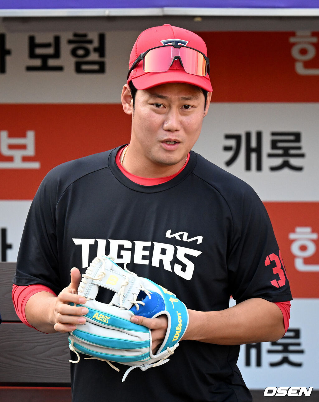 18일 대전한화생명볼파크에서 2026 신한은행 SOL KBO리그 한화 이글스와 KIA 타이거즈의 경기가 열린다.이날 경기에 한화는 왕옌청을, KIA는 네일을 선발투수로 내세웠다.KIA 하주석이 야구장에 들어서고 있다. 2026.08.18 /cej@osen.co.kr