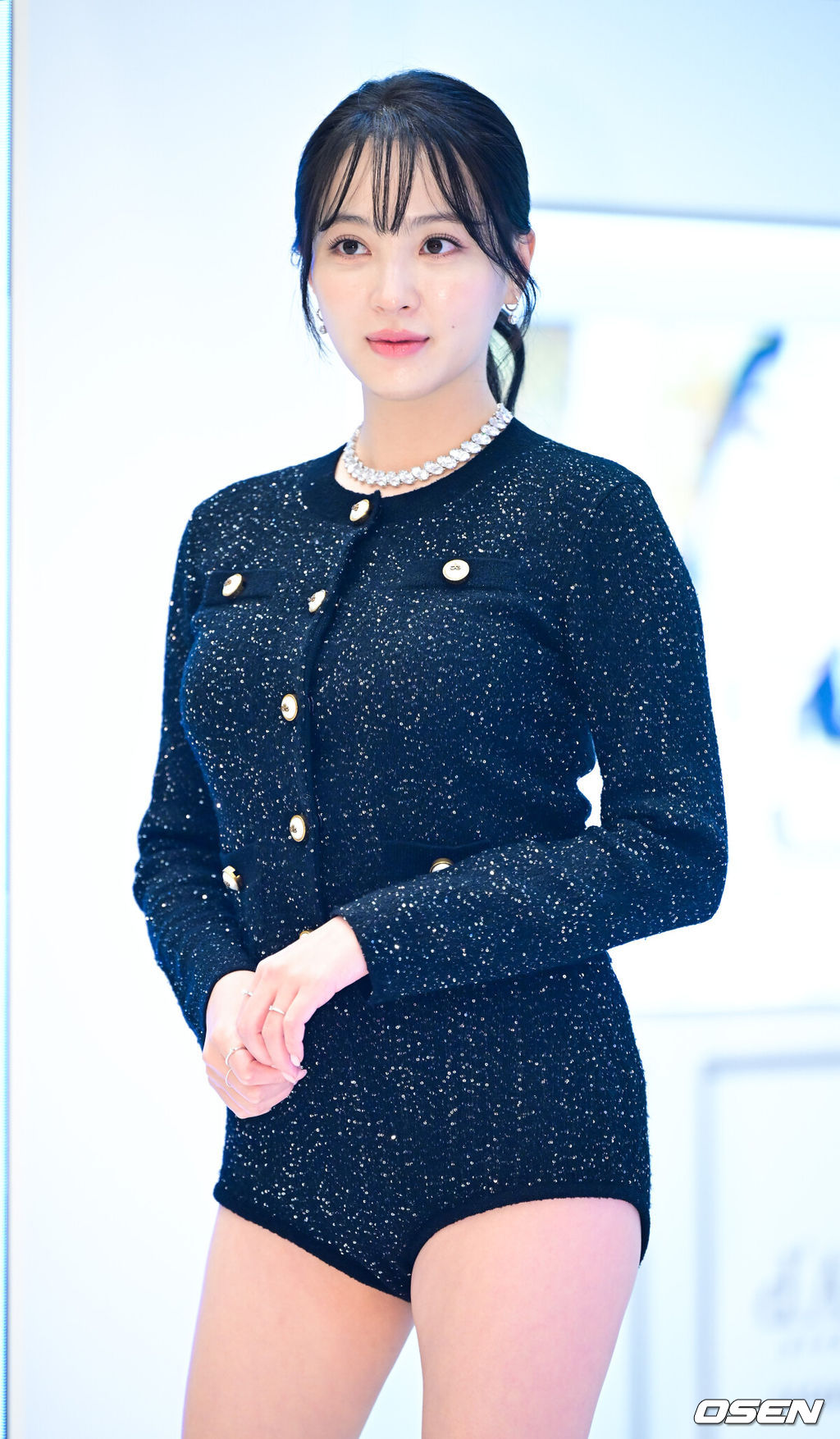 13일 밤 서울 여의도 더현대서울에서 뷰티 브랜드의 팝업 스토어 오픈 행사가 열렸다.이날 행사에는 배우 나나, 채종석, 정혜성 등이 참석해 자리를 빛냈다.배우 정혜성이 포토타임을 하고 있다. 2025.01.13 / dreamer@osen.co.kr