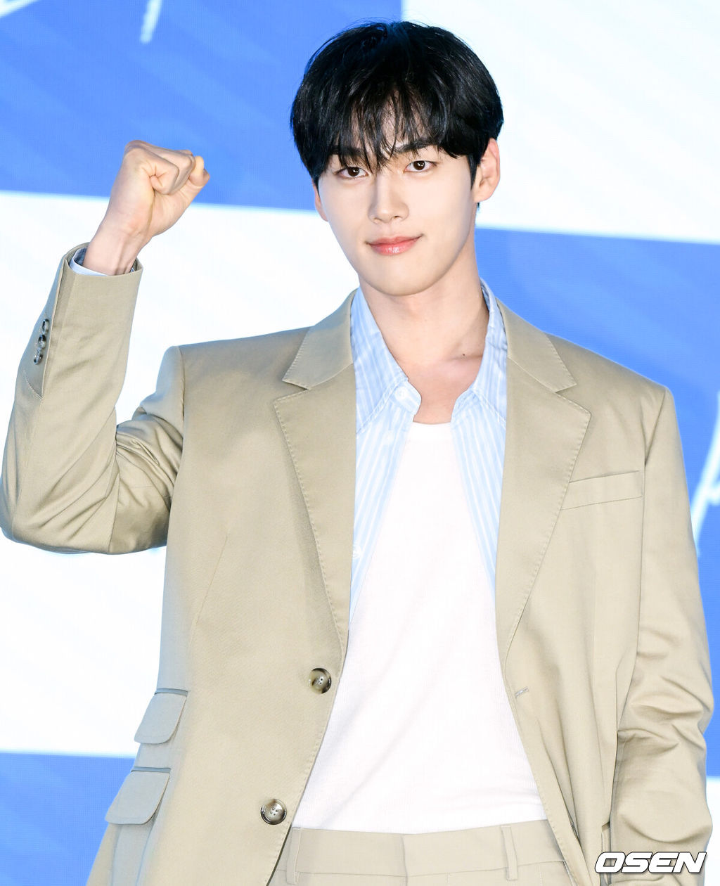 ENA 새 월화드라마 '닥터 섬보이' 제작발표회가 26일 서울 구로구 신도림 디큐브시티 더 세인트에서 열렸다. ‘닥터 섬보이’는 모두가 기피하는 악명 높은 섬 ‘편동도’ 에 입도한 공중보건의사 도지의(이재욱 분)와 비밀 많은 간호사 육하리(신예은 분)가 그리는 메디컬 휴먼 로맨스다.배우 홍민기가 포즈를 취하고 있다. 2026.05.26 /cej@osen.co.kr