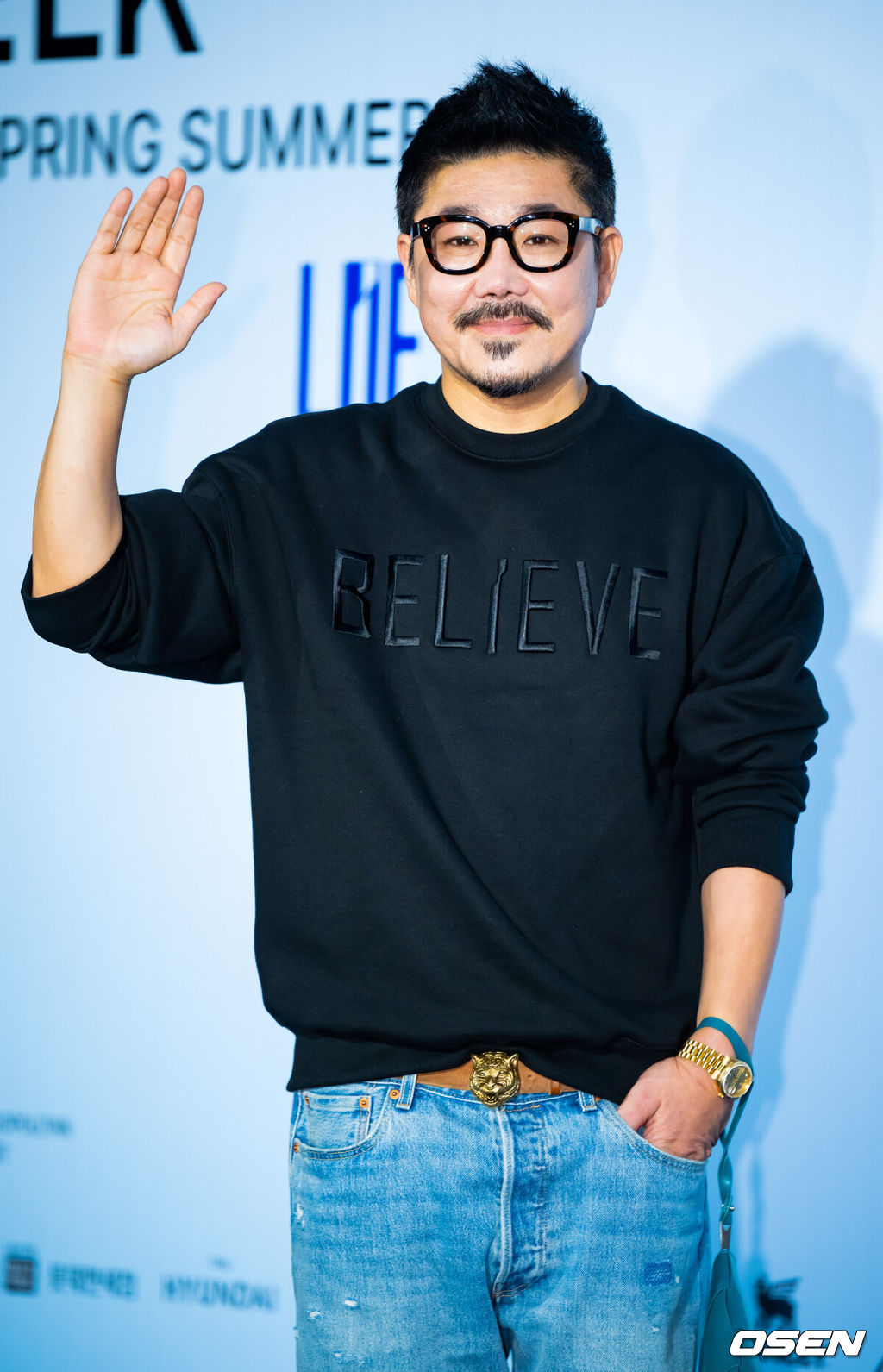 6일 오후 서울 동대문 디자인플라자(DDP)에서 ‘2024 S/S 서울패션위크’ 포토월 행사가 열렸다.가수 듀스 이현도가 포토월에서 포즈를 취하고 있다. 2023.09.06 / rumi@osen.co.kr