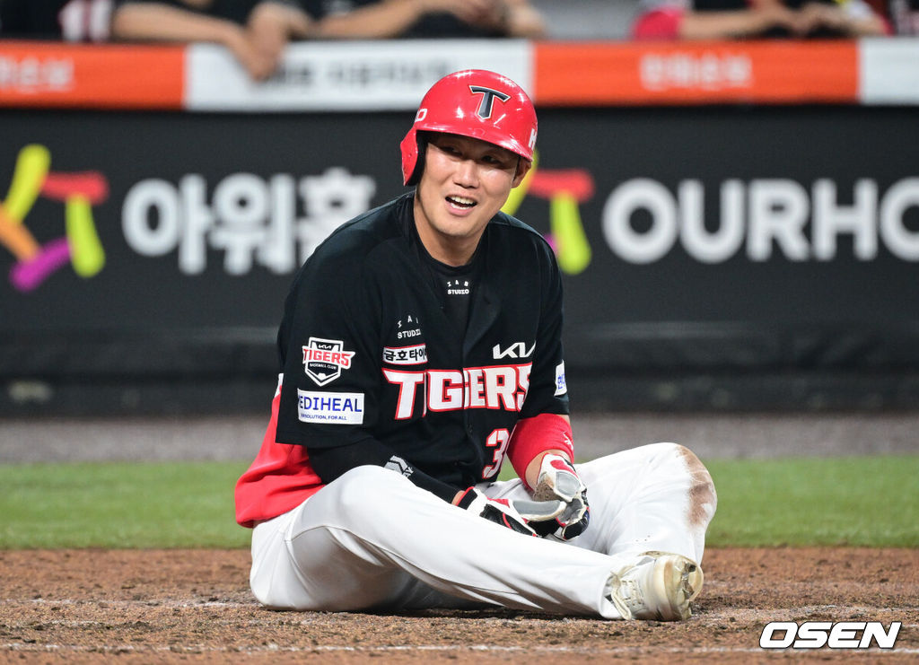 18일 대전한화생명볼파크에서 2026 신한은행 SOL KBO리[그 한화 이글스와 KIA 타이거즈의 경기가 열렸다.이날 경기에 한화는 왕옌청을, KIA는 네일을 선발투수로 내세웠다.8회초 2사 2루에서 KIA 하주석이 김태군 좌익선상 안타 때 홈에서 포수 허인서에게 태그아웃 당한 뒤 아쉬워하고 있다. 2026.08.18 /cej@osen.co.kr