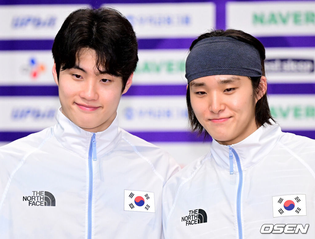 20일 오후 충북 진천 국가대표선수촌에서 ‘2026 아이치·나고야 아시안게임’ D-30 미디어데이가 열렸다.오는 9월 19일 일본 아이치현 나고야에서 막을 올리는 20번째 하계 아시안게임인 이번 대회는 10월 4일까지 16일간 펼쳐진다.수영 황선우와 김우민이 포즈를 취하고 있다. 2026.08.20 / dreamer@osen.co.kr