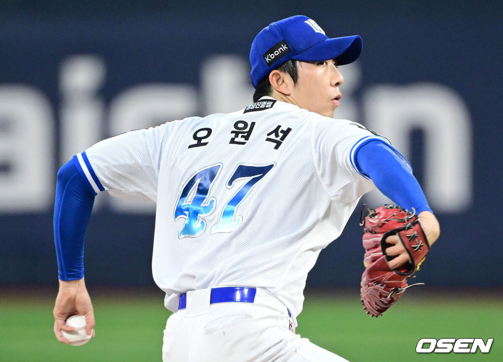 15일 수원 KT위즈파크에서 ‘2026 신한 SOL Bank KBO리그’ KT 위즈와 키움 히어로즈의 경기가 열렸다.홈팀 KT는 오원석, 방문팀 키움은 하영민을 선발로 내세웠다. 2026.08.15 /cej@osen.co.kr