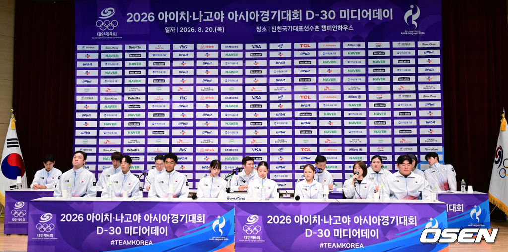 20일 오후 충북 진천 국가대표선수촌에서 ‘2026 아이치·나고야 아시안게임’ D-30 미디어데이가 열렸다.오는 9월 19일 일본 아이치현 나고야에서 막을 올리는 20번째 하계 아시안게임인 이번 대회는 10월 4일까지 16일간 펼쳐진다.유승민 대한체육회장을 비롯한 관계자들과 각 종목 대표 선수들이 취재진과 질의응답 시간을 갖고 있다. 2026.08.20 / dreamer@osen.co.kr