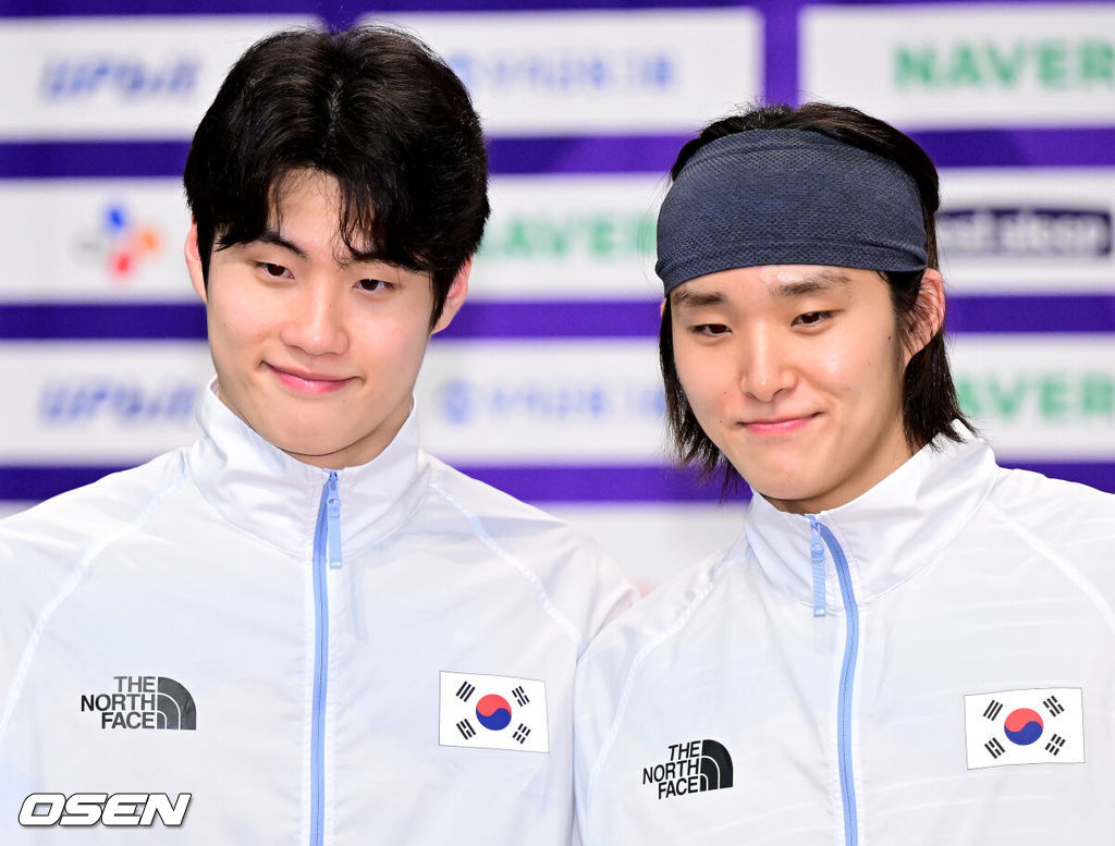 20일 오후 충북 진천 국가대표선수촌에서 ‘2026 아이치·나고야 아시안게임’ D-30 미디어데이가 열렸다.오는 9월 19일 일본 아이치현 나고야에서 막을 올리는 20번째 하계 아시안게임인 이번 대회는 10월 4일까지 16일간 펼쳐진다.수영 황선우와 김우민이 포즈를 취하고 있다. 2026.08.20 / dreamer@osen.co.kr