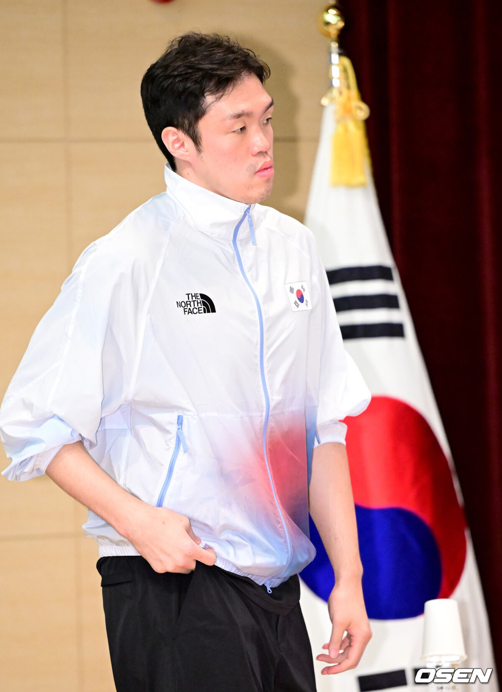20일 오후 충북 진천 국가대표선수촌에서 ‘2026 아이치·나고야 아시안게임’ D-30 미디어데이가 열렸다.오는 9월 19일 일본 아이치현 나고야에서 막을 올리는 20번째 하계 아시안게임인 이번 대회는 10월 4일까지 16일간 펼쳐진다.농구 이승현이 입장하고 있다. 2026.08.20 / dreamer@osen.co.kr
