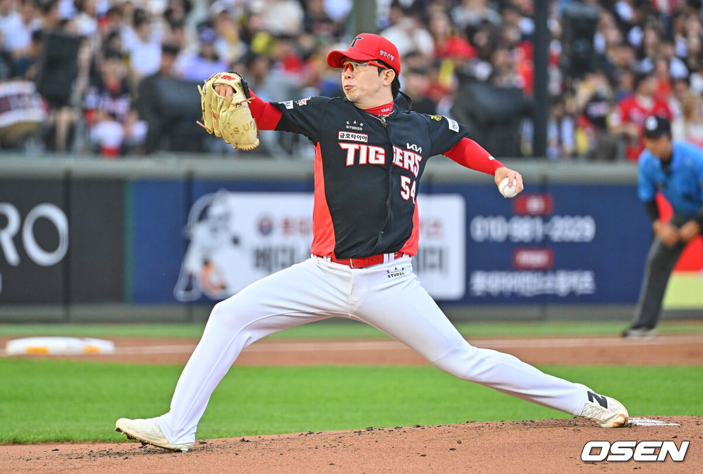 9일 부산 사직야구장에서 2026 신한 SOL KBO 리그 롯데 자이언츠와 KIA 타이거즈의 경기가 열렸다. 홈팀 롯데는 김진욱이, 방문팀 KIA는 양현종이 선발 출전했다.KIA 타이거즈 선발 투수 양현종이 역투하고 있다. 2026.07.09 / foto0307@osen.co.kr