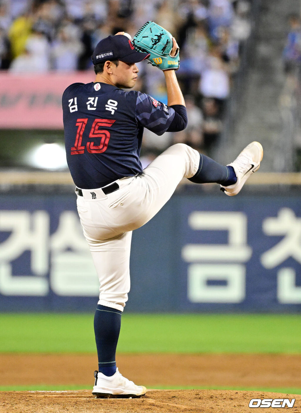 21일 서울 잠실야구장에서 2026 신한 SOL KBO리그 두산 베어스와 롯데 자이언츠의 경기가 열렸다.두산은 최승용, 롯데는 김진욱이 선발로 나섰다.5회말 롯데 김진욱이 역투하고 있다. 2026.08.21 / jpnews@osen.co.kr