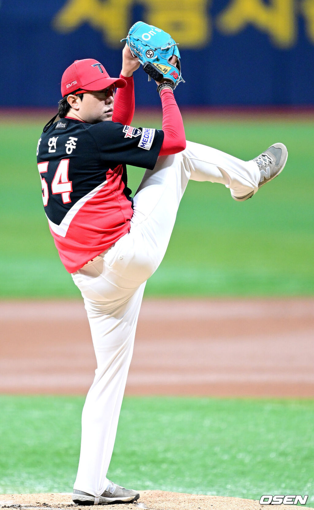 21일 서울 고척스카이돔에서 ‘2026 신한 SOL Bank KBO리그’ 키움 히어로즈와 KIA 타이거즈의 경기가 열렸다.홈팀 키움은 하영민, 방문팀 KIA는 양현종을 선발로 내세웠다.1회말 KIA 선발 양현종이 힘차게 공을 뿌리고 있다. 2026.08.21 / dreamer@osen.co.kr