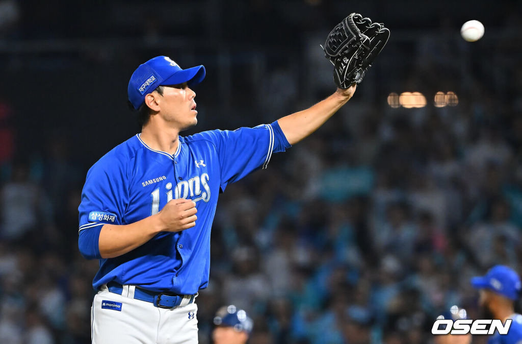 22일 창원NC파크에서 2026 신한 SOL KBO 리그 NC 다이노스와 삼성 라이온즈의 경기가 열렸다. 홈팀 NC는 원종해가, 방문팀 삼성은 이승현이 선발 출전했다. 삼성 라이온즈 김재윤이 볼을 받고 있다. 2026.08.22 / foto0307@osen.co.kr