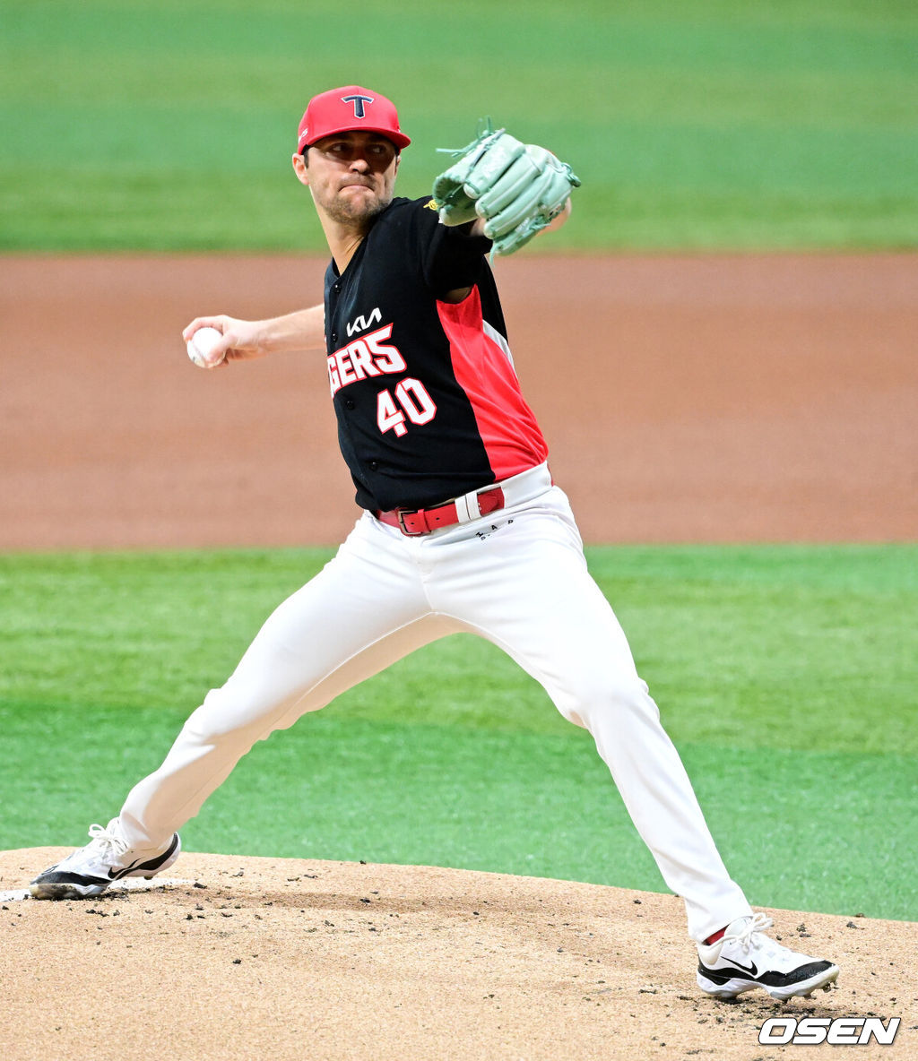 23일 서울 고척스카이돔에서 2026 신한 SOL KBO리그 키움 히어로즈와 KIA 타이거즈의 경기가 열렸다.이날 키움은 전준표, KIA는 제임스 네일을 선발로 내세웠다.1회말 KIA 네일이 역투하고 있다. 2026.08.23 / jpnews@osen.co.kr