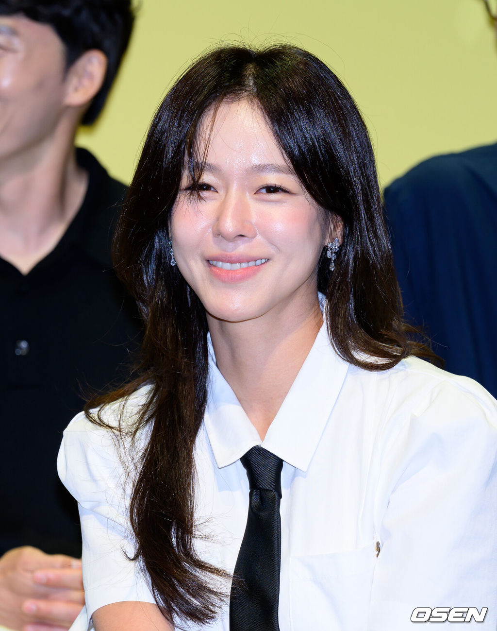 19일 서울 대학로 NOL 서경스퀘어에서 연극 꽃의 비밀 기자간담회가 열렸다.‘꽃의 비밀’은 이탈리아의 작은 마을을 배경으로 네 여성이 벌이는 소동을 그린 코미디다. 서로 다른 성격과 사연을 가진 인물들이 예상하지 못한 상황에 휘말리면서 벌어지는 이야기다.배우 경수진이 미소를 짓고 있다. 2026.08.19 /sunday@osen.co.kr