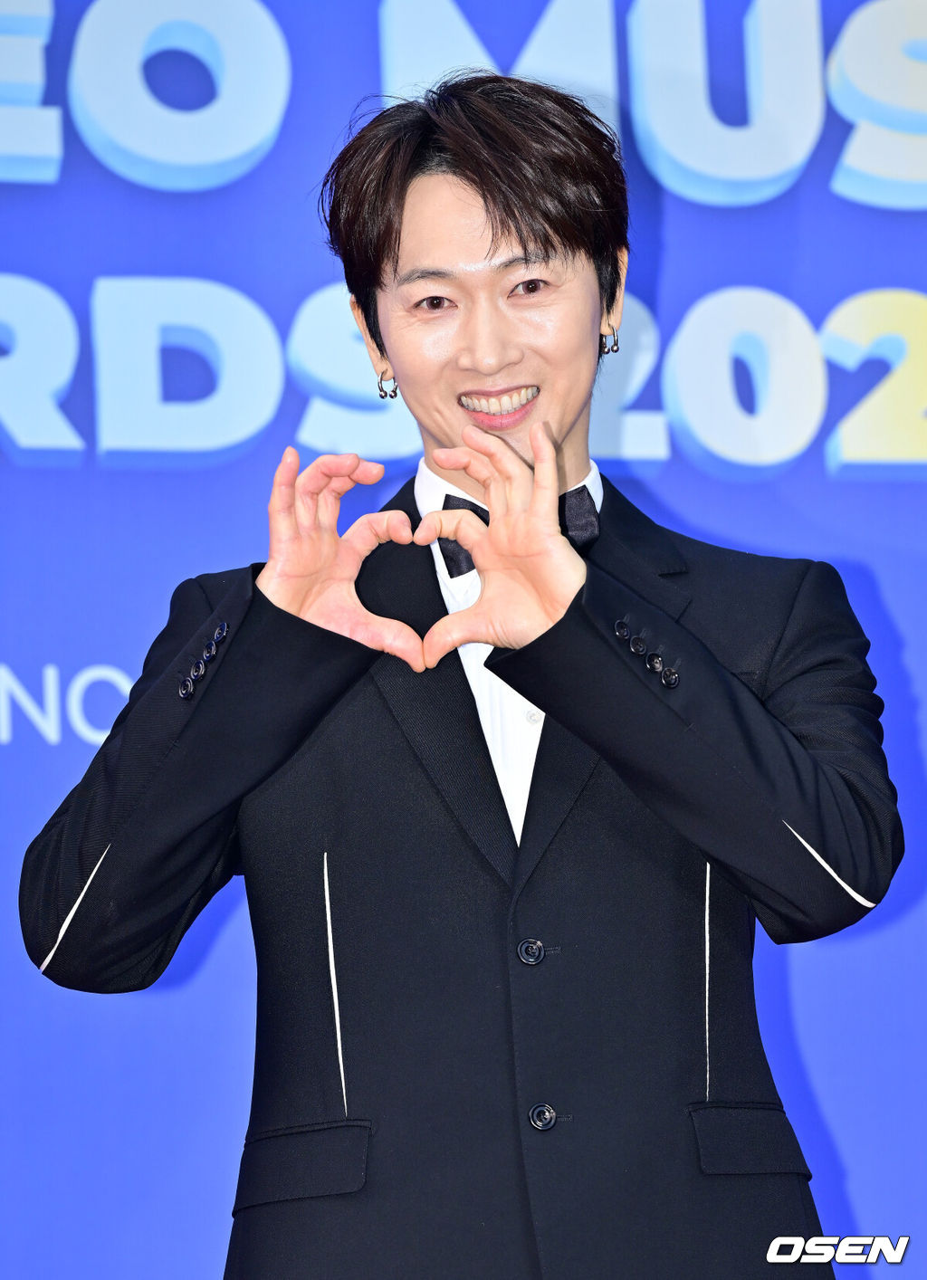 16일 오후 서울 중구 장충동 장충체육관에서 '한터뮤직어워즈 2024' 레드카펫 행사가 열렸다.2일차인 이날 라이즈(RIIZE), LIGHTSUM(라잇썸), 8TURN(에잇턴), NCT WISH(엔시티 위시), 영탁, YOUNG POSSE(영파씨), EVNNE(이븐), 이승윤, 최예나, 허용별(허각, 신용재, 임한별), 김호영, 뮤지, 박미경, 소유, 이희진, 인순이, 장우혁, 제아, 황보 등이 참석했다.가수 장우혁이 포즈를 취하고 있다. 2025.02.16 / rumi@osen.co.kr