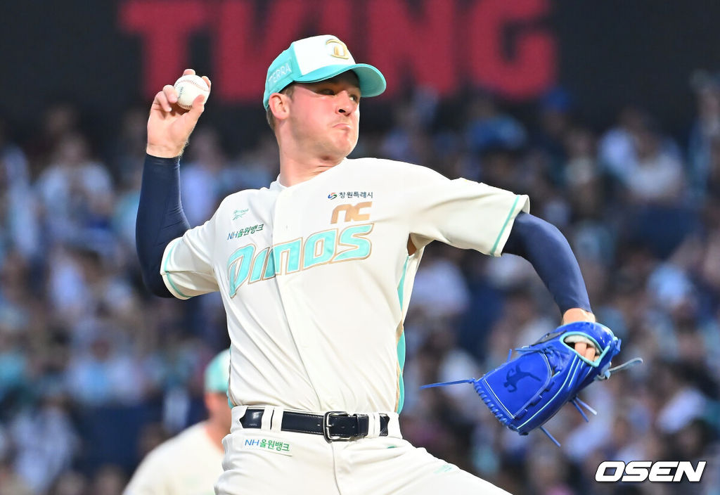 23일 창원NC파크에서 2026 신한 SOL KBO 리그 NC 다이노스와 삼성 라이온즈의 경기가 열렸다. 홈팀 NC는 라일리가, 방문팀 삼성은 페덱이 선발 출전했다. NC 다이노스 선발투수 라일리가 역투하고 있다. 2026.08.23 / foto0307@osen.co.kr