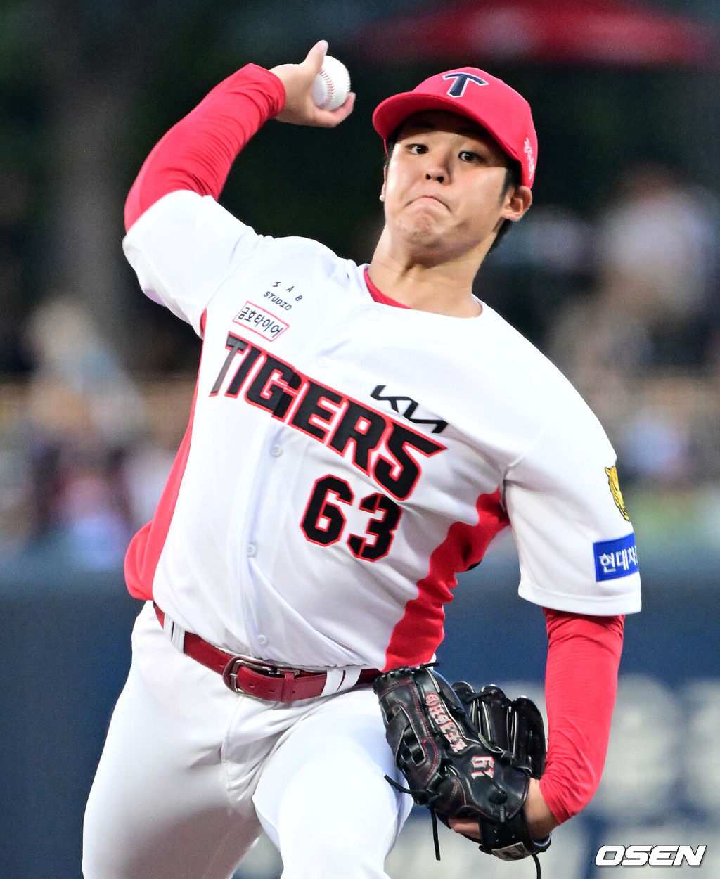 13일 광주-기아 챔피언스필드에서 2026 신한 SOL KBO리그 KIA 타이거즈와 삼성 라이온즈의 경기가 열렸다.KIA는 일본인투수 시라카와, 삼성은 푸른피의 에이스 원태인를 선발로 내세웠다.1회초 KIA 시라카와가 역투하고 있다. 2026.08.13 / jpnews@osen.co.kr