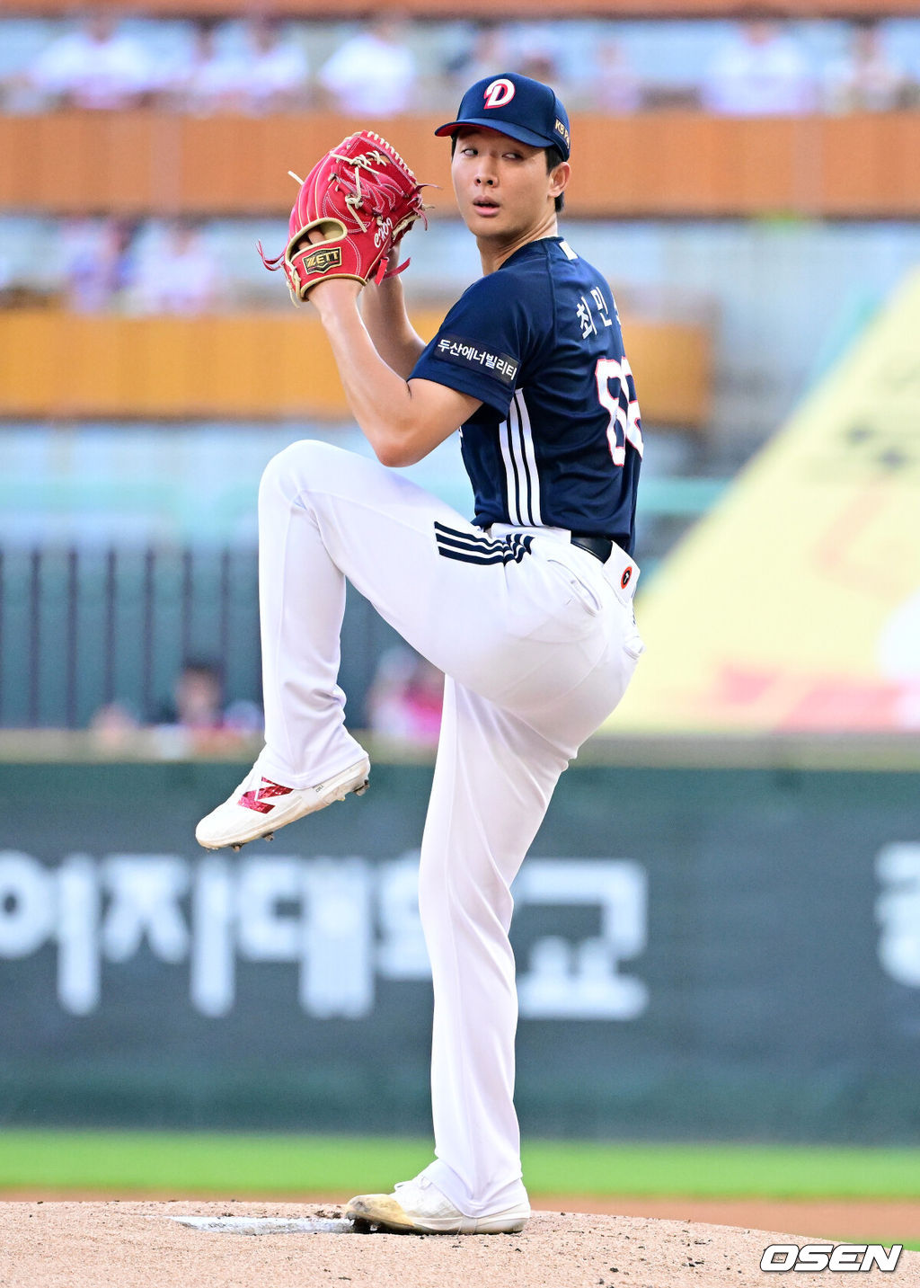 29일 인천SSG랜더스필드에서 2026 신한 SOL KBO리그 SSG 랜더스와 두산 베어스의 경기가 열렸다.SSG은 해치, 두산은 최민석을 선발로 내세웠다.1회말 두산 최민석이 역투하고 있다. 2026.07.30 / jpnews@osen.co.kr