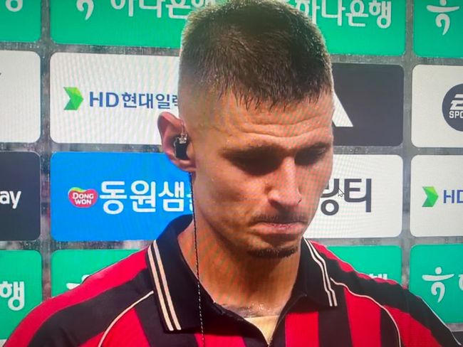 [사진] 경기 후 수훈선수 인터뷰를 하는 클리말라 / 방송사 캡처