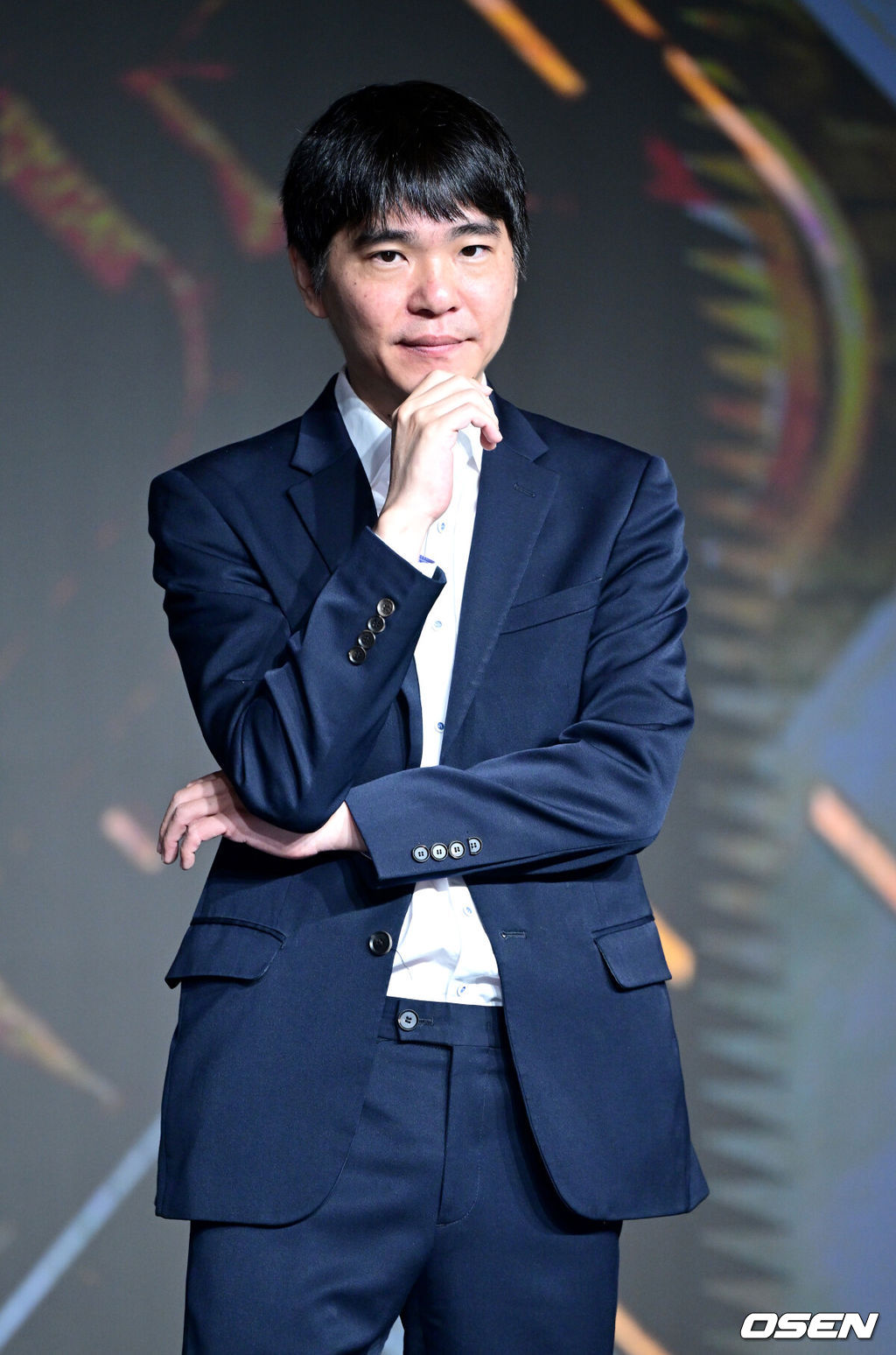 29일 오전 서울 마포동 호텔나루 엠갤러리에서 넷플릭스 ‘데블스 플랜: 데스룸’ 제작발표회가 열렸다. ‘데블스 플랜: 데스룸’은 다양한 직업군의 플레이어가 7일간 합숙하며 최고의 브레인을 가리는 두뇌 서바이벌 게임이다.전 바둑기사 이세돌이 포토타임을 하고 있다. 2025.04.29 / dreamer@osen.co.kr