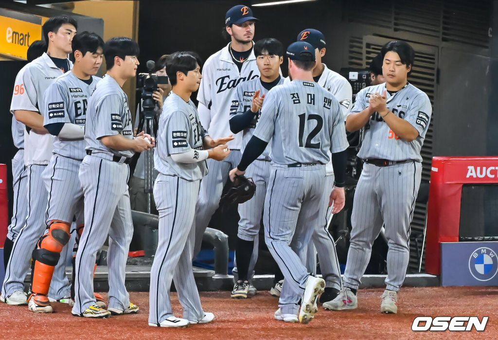 27일 오후 인천 SSG랜더스필드에서 2026 신한 SOL KBO리그 SSG 랜더스와 한화 이글스의 경기가 진행됐다.이날 SSG는 김건우를, 한화는 짐머맨을 선발투수로 내세웠다.3회말 한화 선발투수 짐머맨이 강판 당하고 있다. 2026.08.27 / soul1014@osen.co.kr