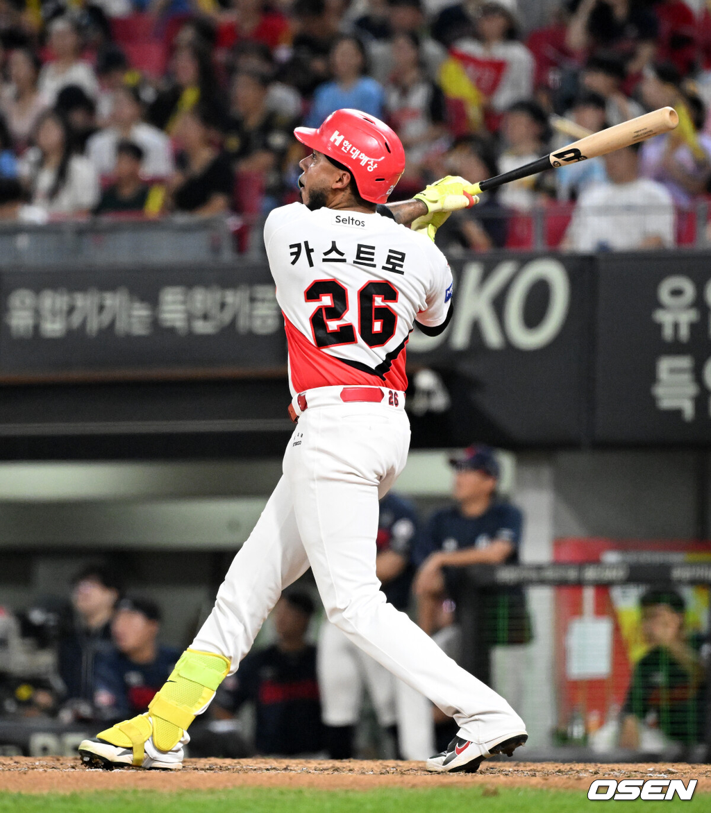 26일 광주-기아 챔피언스필드에서 2026 신한 SOL KBO리그 KIA 타이거즈와 롯데 자이언츠의 경기가 열렸다.이날 KIA는 황동하, 롯데는 로드리게스를 선발로 내세웠다.7회말 1사 만루에서 KIA 카스트로가 만루 홈런을 치고 있다. 2026.08.26 /sunday@osen.co.kr