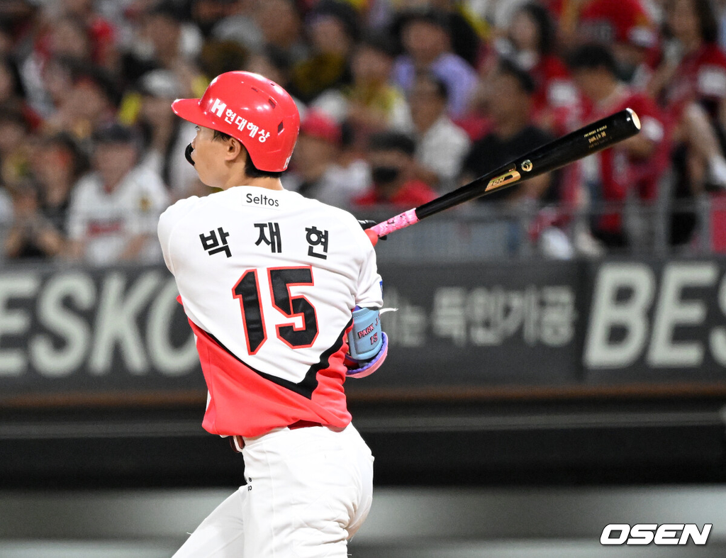29일 광주-기아 챔피언스필드에서 2026 신한 SOL KBO리그 KIA 타이거즈와 SSG 랜더스의 경기가 열렸다.이날 KIA는 올러, SSG은 아빌라를 선발로 내세웠다.8회말 무사 1루에서 KIA 박재현이 적시타를 치고 있다. 2026.08.29 /sunday@osen.co.kr