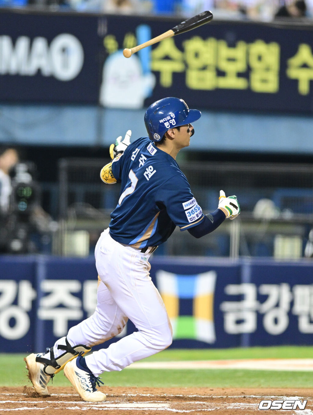 27일 서울 잠실야구장에서 ‘2026 신한 SOL Bank KBO리그’ LG 트윈스와 NC 다이노스의 경기가 열렸다.홈팀 LG는 박시원, 방문팀 NC는 토다 나츠키를 선발로 내세웠다.6회초 2사 2루 상황 NC 김주원이 달아나는 1타점 적시타를 날리고 있다. 2026.08.27 / dreamer@osen.co.kr