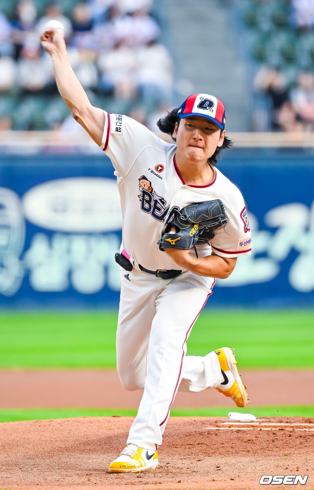 29일 서울 잠실야구장에서 ‘2026 신한 SOL Bank KBO리그’ 두산 베어스와 키움 히어로즈의 경기가 열렸다.이날 경기에서 두산은 곽빈, 키움은 안우진을 선발로 내세운다.마운드 위에서 두산 선발 곽빈이 힘차게 공을 뿌리고 있다. 2026.08.29 / rumi@osen.co.kr