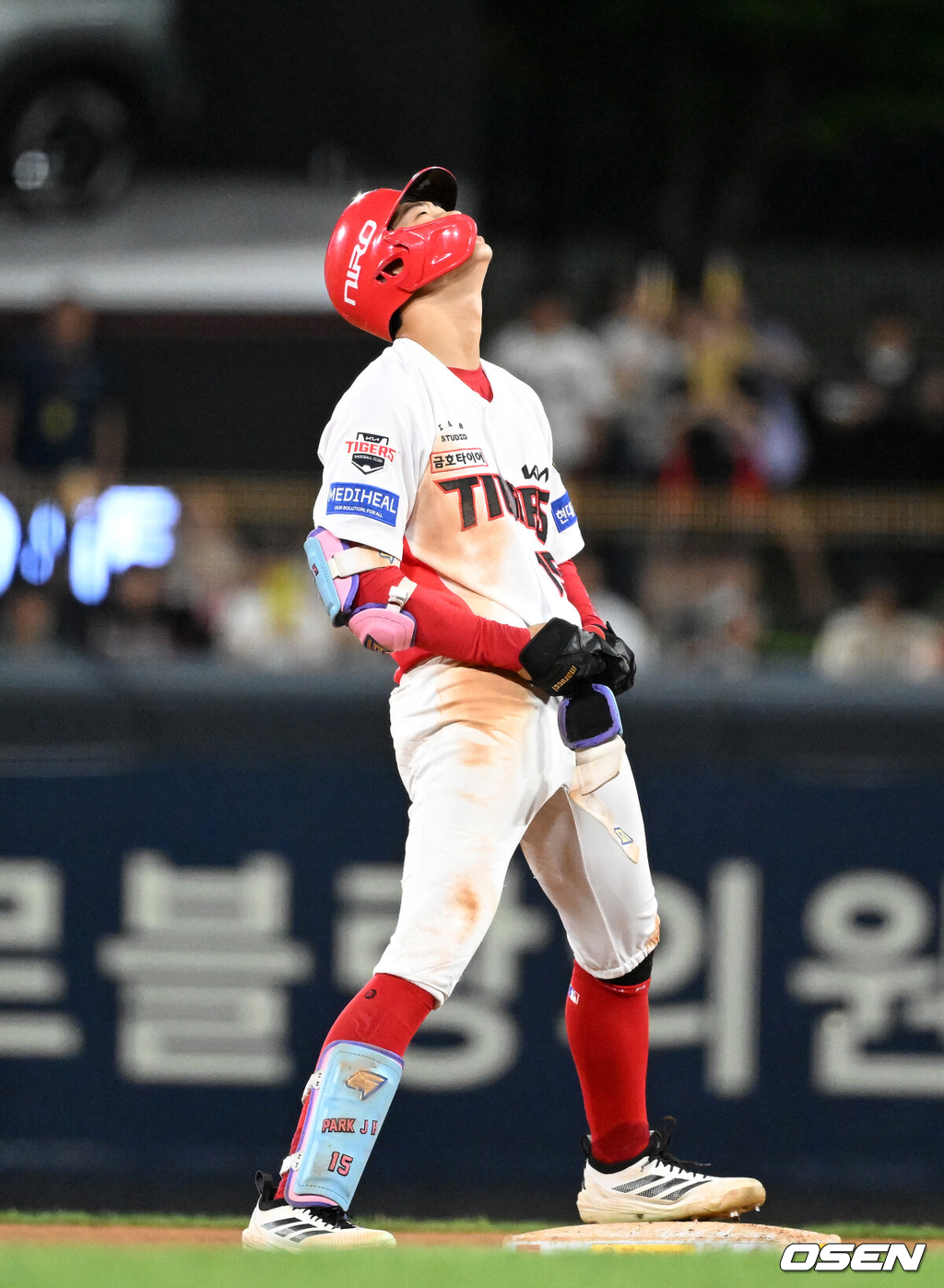 29일 광주-기아 챔피언스필드에서 2026 신한 SOL KBO리그 KIA 타이거즈와 SSG 랜더스의 경기가 열렸다.이날 KIA는 올러, SSG은 아빌라를 선발로 내세웠다.10회말 무사에서 KIA 박재현이 우전 2루타를 치고 환호하고 있다. 2026.08.29 /sunday@osen.co.kr
