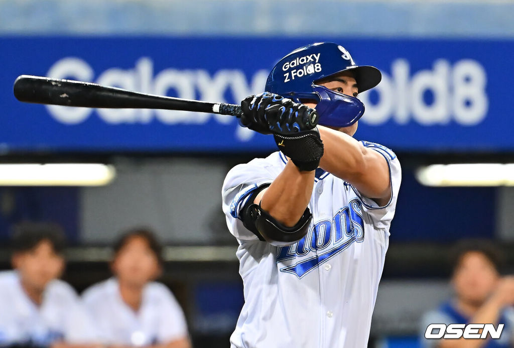 29일 대구삼성라이온즈파크에서 2026 신한 SOL KBO 리그 삼성 라이온즈와 KT 위즈의 경기가 열렸다. 홈팀 삼성은 페덱이, 방문팀 KT는 로건이 선발 출전했다. 삼성 라이온즈 구자욱이 1회말 1사 2루 우익수 오른쪽 1타점 안타를 치고 있다. 2026.08.29 / foto0307@osen.co.kr