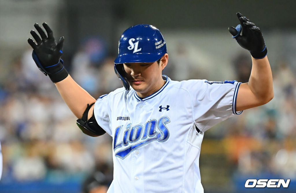 29일 대구삼성라이온즈파크에서 2026 신한 SOL KBO 리그 삼성 라이온즈와 KT 위즈의 경기가 열렸다. 홈팀 삼성은 페덱이, 방문팀 KT는 로건이 선발 출전했다. 삼성 라이온즈 구자욱이 5회말 1사 3루 중견수 앞 1타점 안타를 치고 기뻐하고 있다. 2026.08.29 / foto0307@osen.co.kr