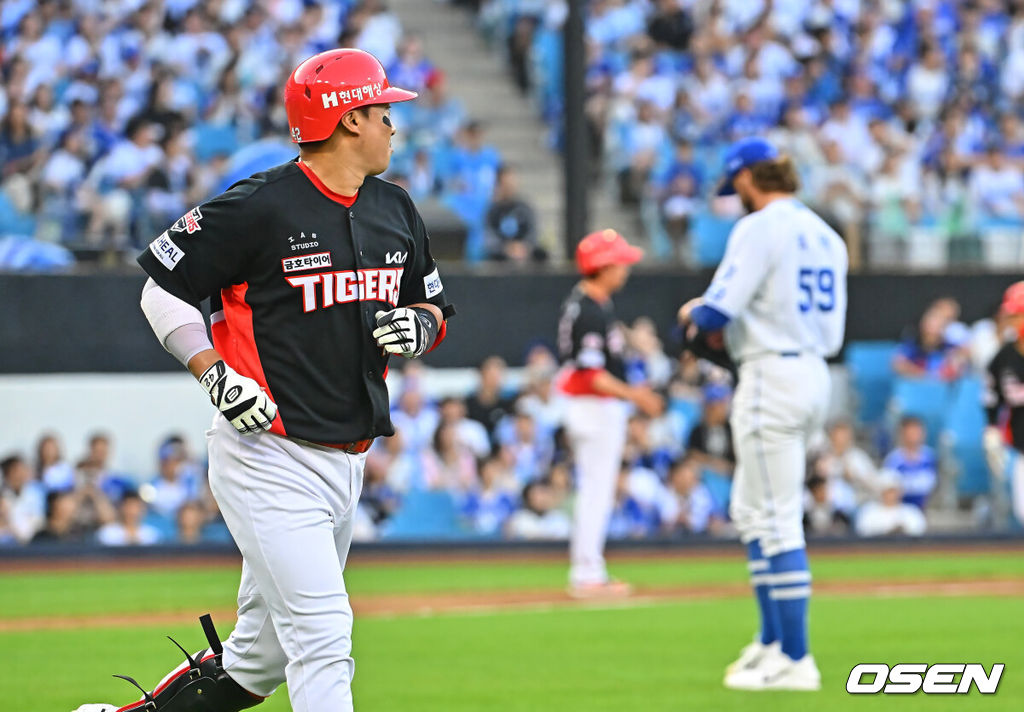 30일 대구삼성라이온즈파크에서 2026 신한 SOL KBO 리그 삼성 라이온즈와 KIA 타이거즈의 경기가 열렸다. 홈팀 삼성은 페덱이, 방문팀 KIA는 네일이 선발 출전했다. KIA 타이거즈 김태군이 2회초 무사 2,3루 좌월 3점 홈런을 치고 그라운드를 돌고 있다. 2026.07.30 / foto0307@osen.co.kr