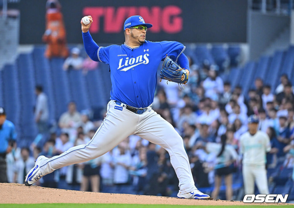 1일 창원NC파크에서 2026 신한 SOL KBO 리그 NC 다이노스와 삼성 라이온즈의 경기가 열렸다. 홈팀 NC는 토다가, 방문팀 삼성은 후라도가 선발 출전했다. 삼성 라이온즈 선발투수 후라도가 역투하고 있다. 2026.07.01 / foto0307@osen.co.kr