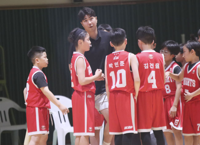 [사진] 반포SK를 지도하는 김지완 코치 / KXO