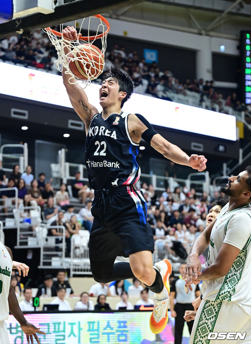 대한민국 남자농구 대표팀이 31일 오후 경기도 수원 KT 소닉붐 아레나에서 ‘2027 FIBA 농구 월드컵 아시아 예선’ F조 윈도우4 사우디아라비아와 맞대결을 펼쳤다.이번 월드컵 예선에서 3승 4패를 기록 중인 한국은 남은 경기에서 최대한 승수를 챙겨야 월드컵 본선 티켓을 따낼 수 있는 힘든 상황에 놓였다.3쿼터, 한국 여준석이 덩크슛을 성공시키고 있다. 2026.08.31 / dreamer@osen.co.kr