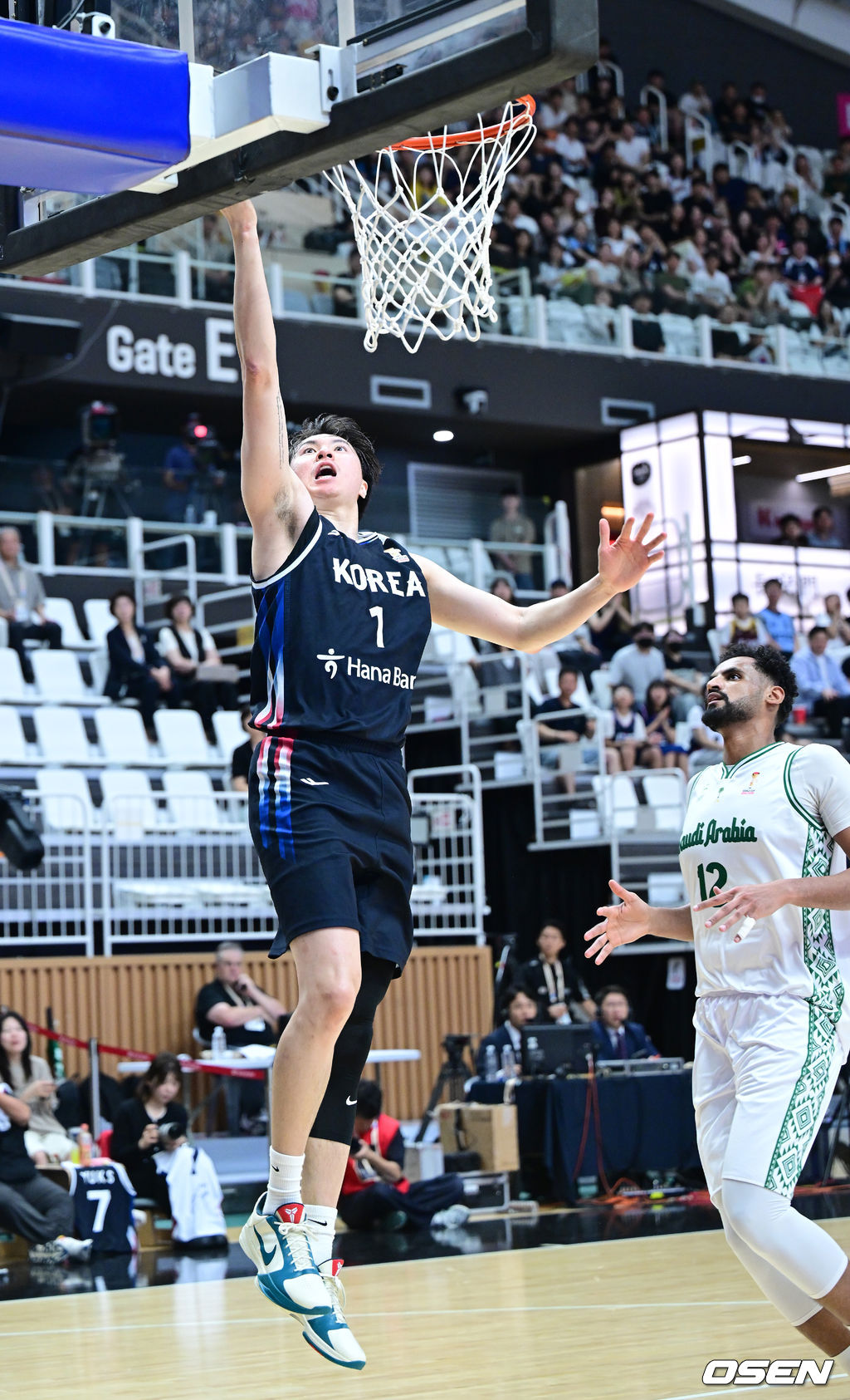 대한민국 남자농구 대표팀이 31일 오후 경기도 수원 KT 소닉붐 아레나에서 ‘2027 FIBA 농구 월드컵 아시아 예선’ F조 윈도우4 사우디아라비아와 맞대결을 펼쳤다.이번 월드컵 예선에서 3승 4패를 기록 중인 한국은 남은 경기에서 최대한 승수를 챙겨야 월드컵 본선 티켓을 따낼 수 있는 힘든 상황에 놓였다.1쿼터, 한국 이현중이 슛을 시도하고 있다. 2026.08.31 / dreamer@osen.co.kr