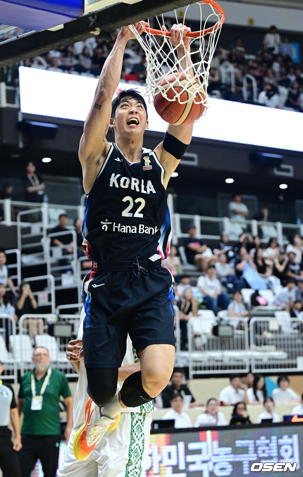 대한민국 남자농구 대표팀이 31일 오후 경기도 수원 KT 소닉붐 아레나에서 ‘2027 FIBA 농구 월드컵 아시아 예선’ F조 윈도우4 사우디아라비아와 맞대결을 펼쳤다.이번 월드컵 예선에서 3승 4패를 기록 중인 한국은 남은 경기에서 최대한 승수를 챙겨야 월드컵 본선 티켓을 따낼 수 있는 힘든 상황에 놓였다.3쿼터, 한국 여준석이 덩크를 성공시키고 있다. 2026.08.31 / dreamer@osen.co.kr