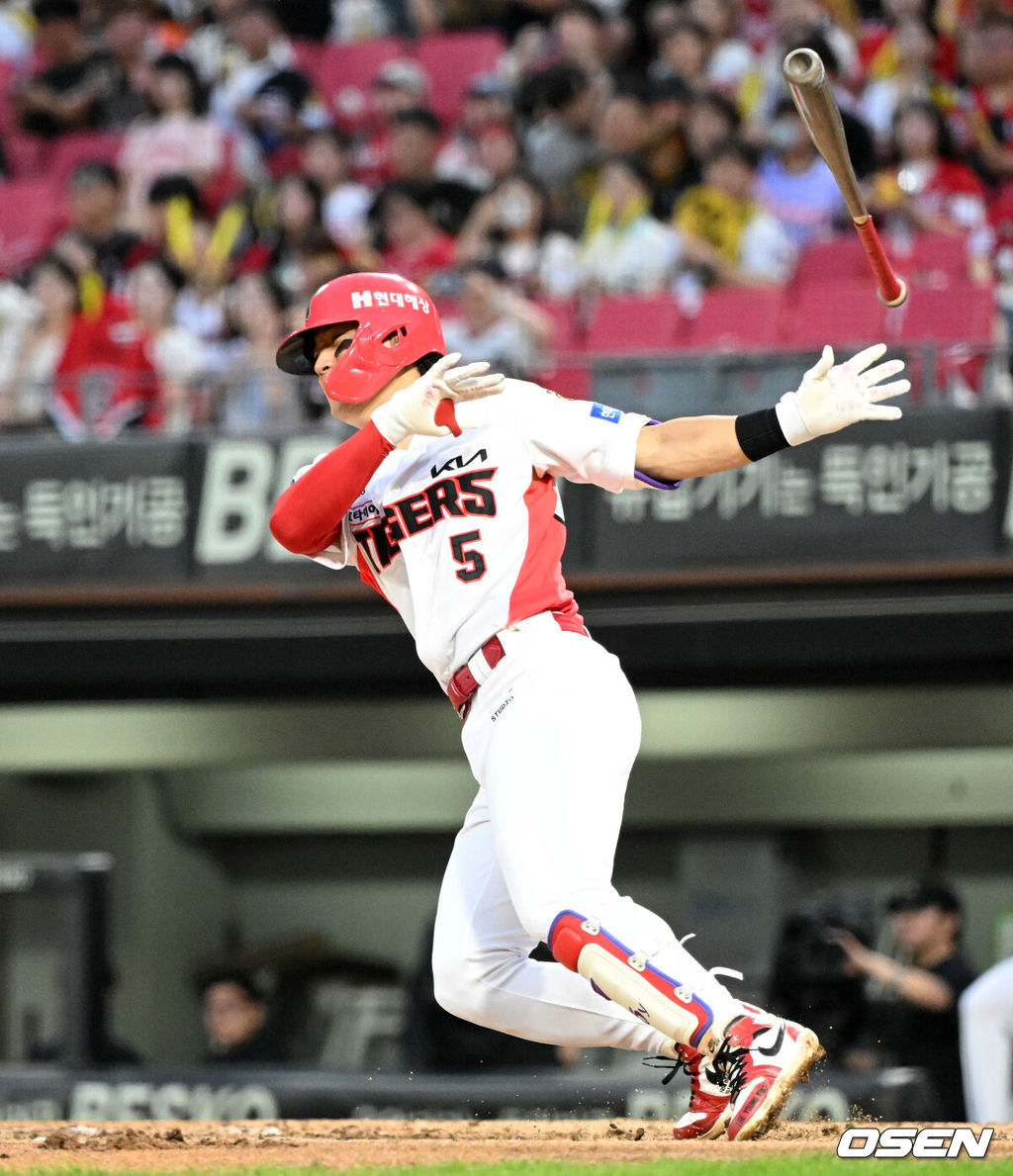 29일 광주-기아 챔피언스필드에서 2026 신한 SOL KBO리그 KIA 타이거즈와 SSG 랜더스의 경기가 열렸다.이날 KIA는 올러, SSG은 아빌라를 선발로 내세웠다.4회말 무사에서 KIA 김도영이 땅볼로 물러나고 있다. 2026.08.29 /sunday@osen.co.kr