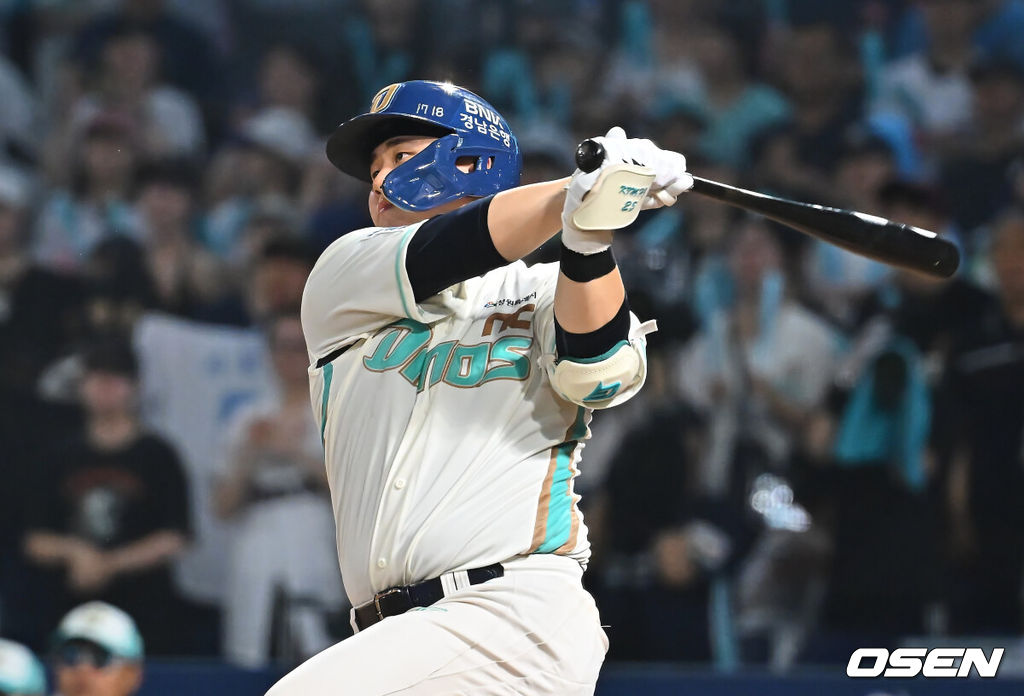 22일 창원NC파크에서 2026 신한 SOL KBO 리그 NC 다이노스와 삼성 라이온즈의 경기가 열렸다. 홈팀 NC는 원종해가, 방문팀 삼성은 이승현이 선발 출전했다. NC 다이노스 김형준이 4회말 1사 2,3루 좌월 역전 3점 홈런을 치고 있다. 2026.08.22 / foto0307@osen.co.kr