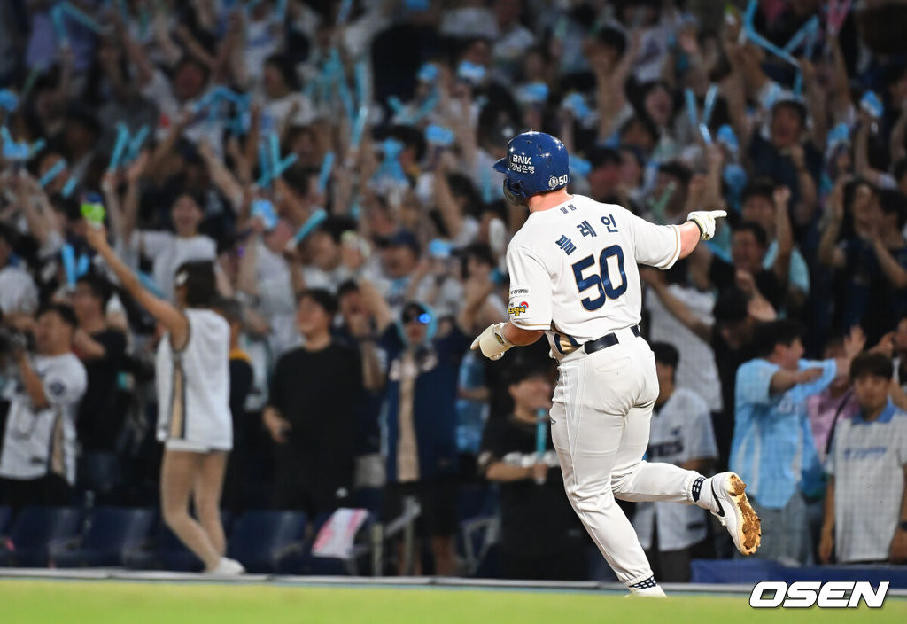 1일 창원NC파크에서 2026 신한 SOL KBO 리그 NC 다이노스와 KIA 타이거즈의 경기가 열렸다. 홈팀 NC는 구창모가, 방문팀 KIA는 네일이 선발 출전했다. NC 다이노스 블레인이 7회말 2사 만루 좌월 만루 홈런을 치고 그라운드를 돌고 있다. 2026.09.01 / foto0307@osen.co.kr